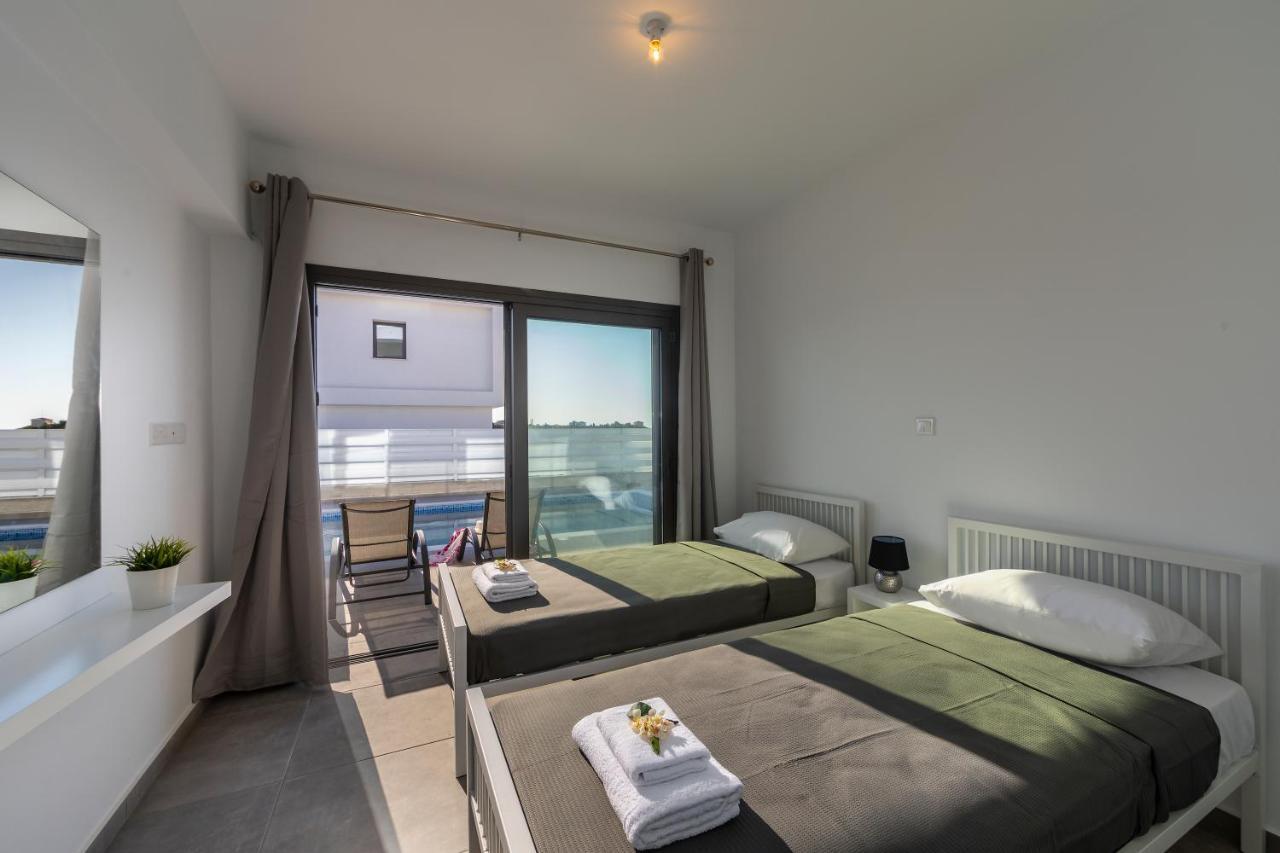 Villa Andre, Walking Distance To Coral Bay เปเยีย ภายนอก รูปภาพ